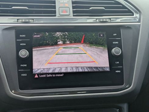 Certified 2023 Volkswagen Tiguan SE FWD image 21