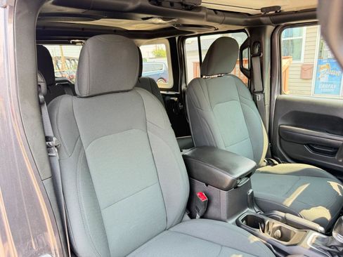 Used 2018 Jeep Wrangler Unlimited Sport S AWD/4WD image 48