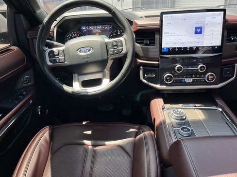 Certified 2024 Ford Expedition Limited AWD/4WD image 18