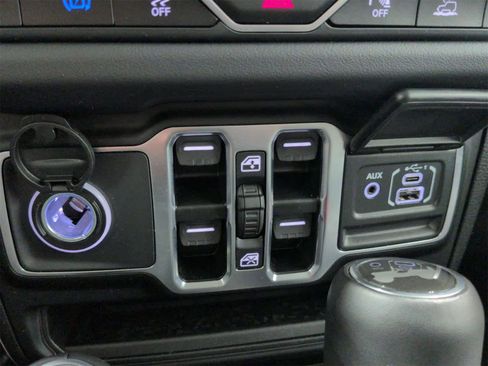 Used 2025 Jeep Wrangler Sahara w/ Safety Group image 30