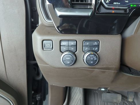 Used 2022 GMC Sierra 1500 SLT AWD/4WD image 19