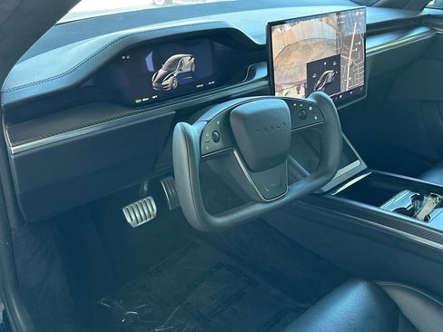 Used 2022 Tesla Model S Plaid image 9