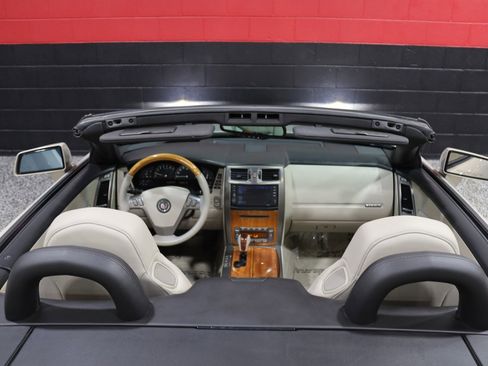 Used 2006 Cadillac XLR image 42