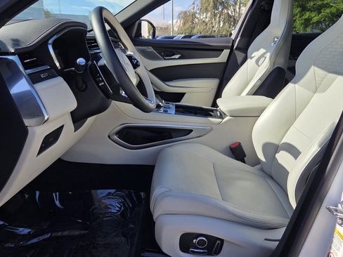 Used 2026 Jaguar F-PACE R-Dynamic S image 10