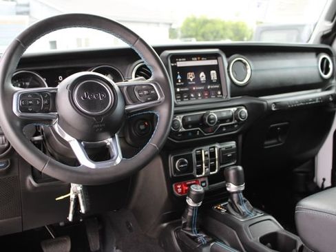 Used 2023 Jeep Wrangler Unlimited Rubicon 4xe w/ Steel Bumper Group AWD/4WD image 15