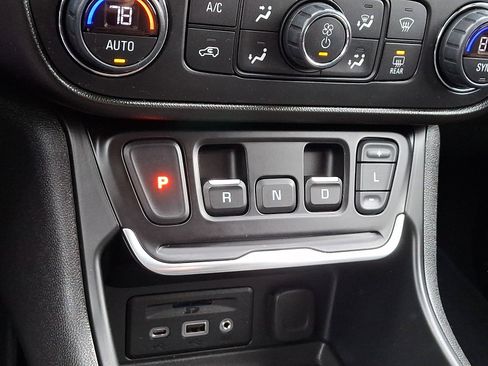 Used 2021 GMC Terrain SLT image 14