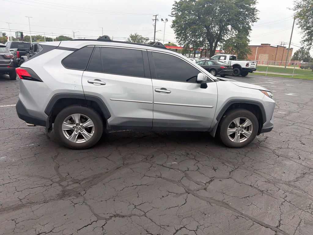 Used 2025 Toyota RAV4 XLE AWD/4WD image 5