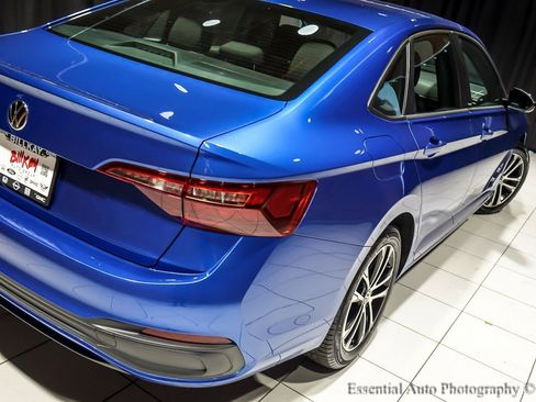 Used 2024 Volkswagen Jetta Sport image 10