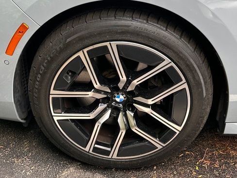 Used 2023 BMW 740i w/ Parking Assistance Package RWD image 11