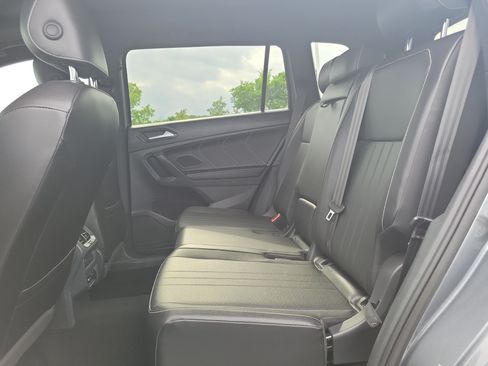 Used 2022 Volkswagen Tiguan SE R-Line AWD/4WD image 12
