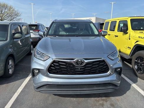 Used 2021 Toyota Highlander Limited image 2