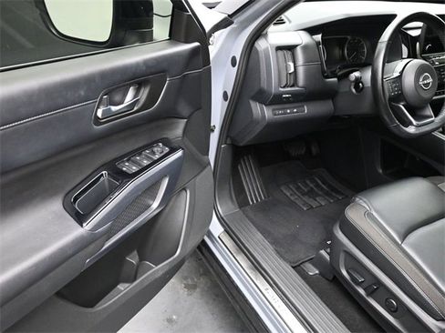 Used 2023 Nissan Pathfinder SL w/ Lighting Package (N92) image 11