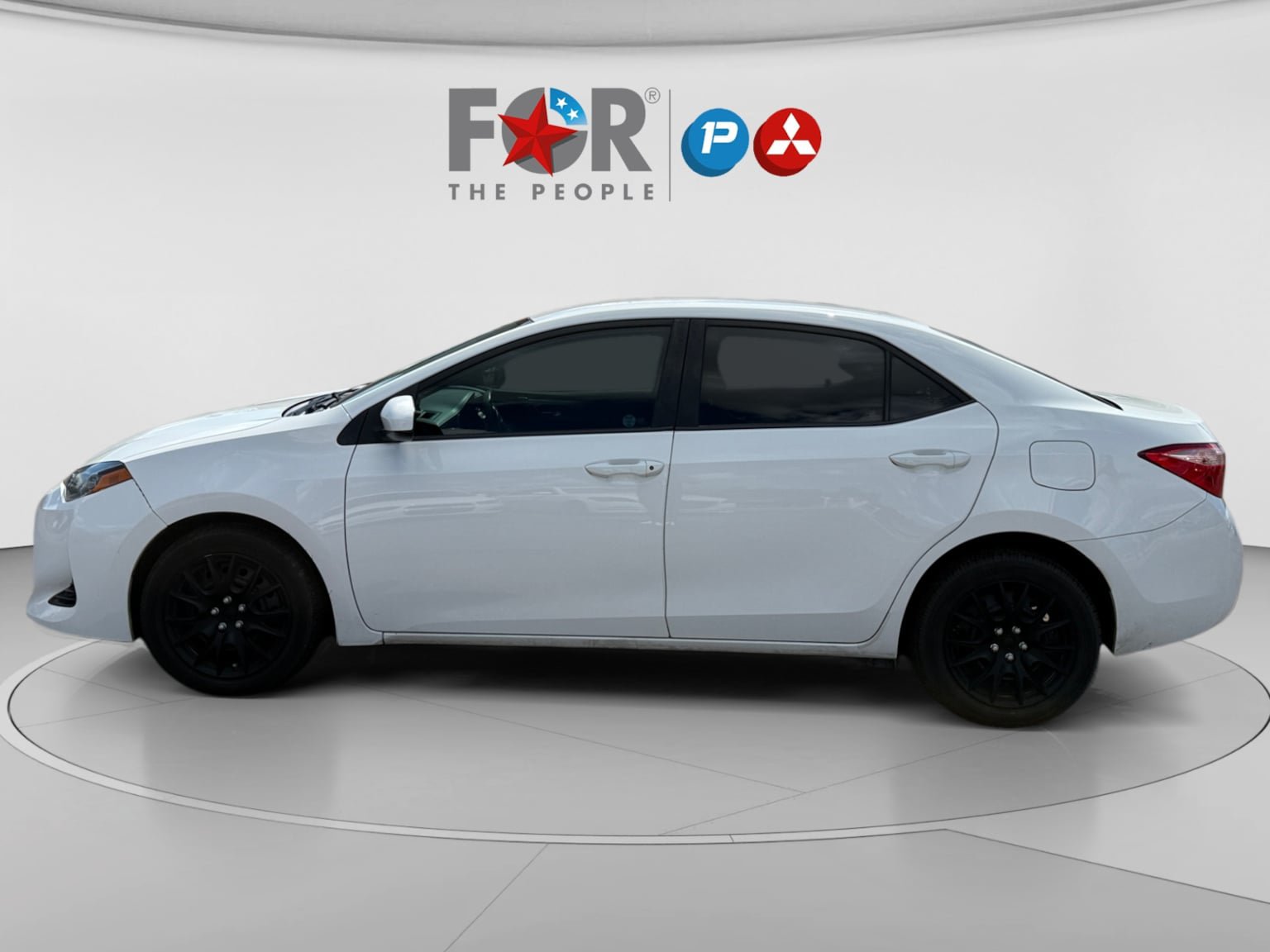 Used 2019 Toyota Corolla LE w/ Carpet Mat Package (TMS) FWD image 2
