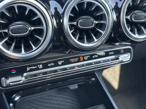 Used 2025 Mercedes-Benz GLB 250 4MATIC image 21