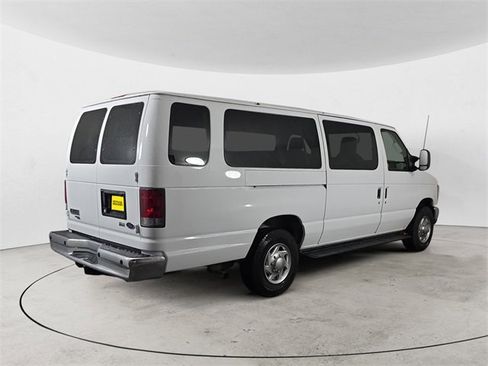 Used 2010 Ford E-350 and Econoline 350 XLT image 5