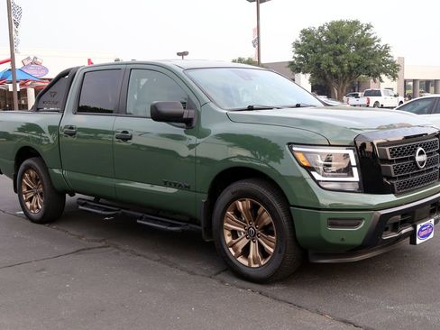 Used 2024 Nissan Titan SV w/ SV Bronze Edition Package RWD image 10