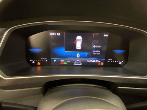 Used 2024 Volkswagen Tiguan SE image 22