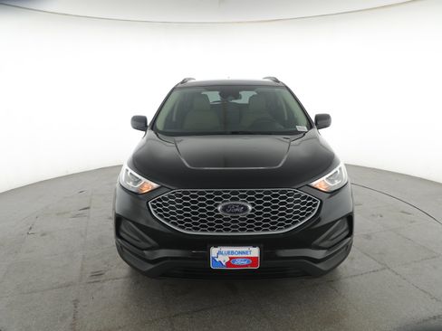 Certified 2024 Ford Edge SE image 2