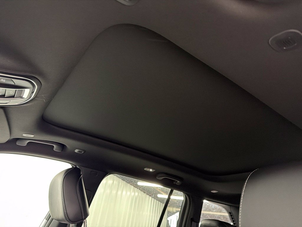 New 2027 Jeep Grand Cherokee Limited RWD image 13