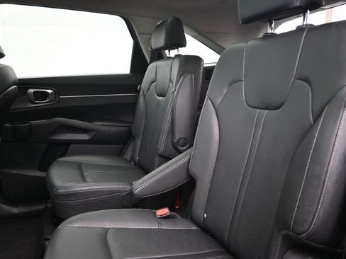 Used 2024 Kia Sorento EX w/ Panoramic Sunroof Package image 23