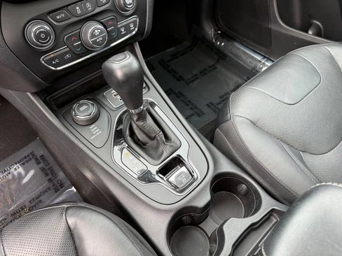 Used 2020 Jeep Cherokee Limited AWD/4WD image 14
