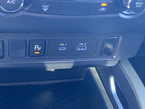 Used 2022 Nissan Frontier SV w/ Technology Package image 25