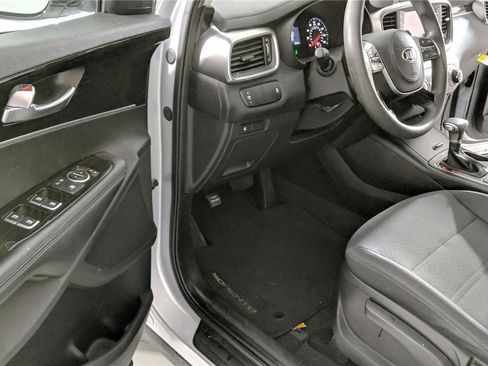 Used 2020 Kia Sorento AWD V6 image 16