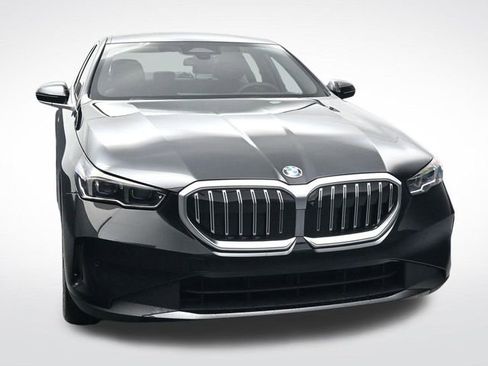 New 2026 BMW 530i xDrive w/ Premium Package AWD/4WD image 11