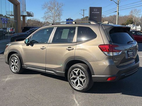Used 2020 Subaru Forester Premium image 6