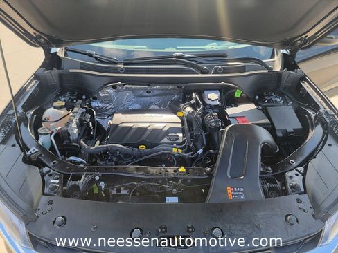 Used 2025 Chevrolet Trax LT w/ LT Convenience Package image 31