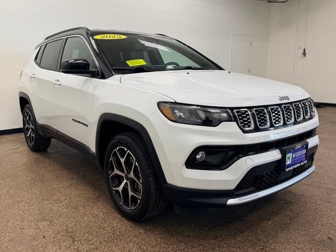 Used 2025 Jeep Compass Limited AWD/4WD image 9