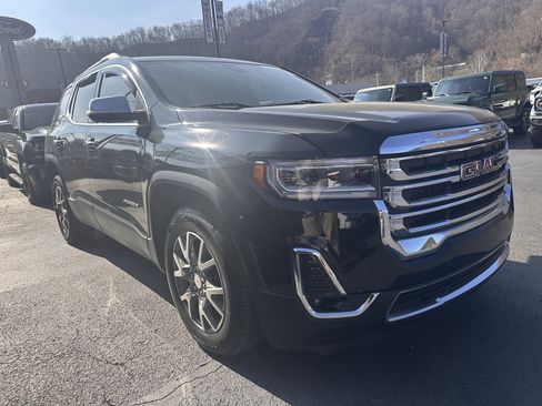 Used 2021 GMC Acadia SLT w/ Trailering Package image 2