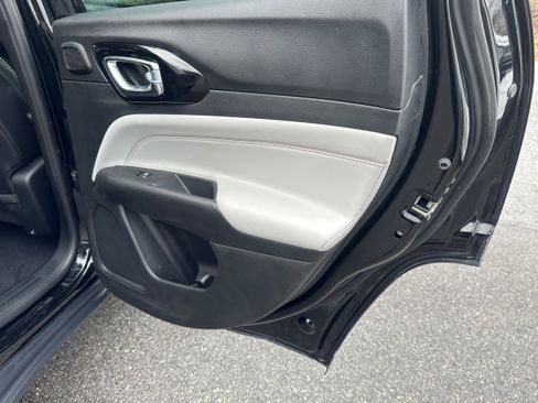 Used 2024 Jeep Compass Limited w/ Sun and Sound Group image 16