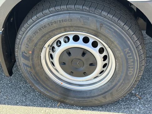 Used 2024 Mercedes-Benz Sprinter 2500 image 15