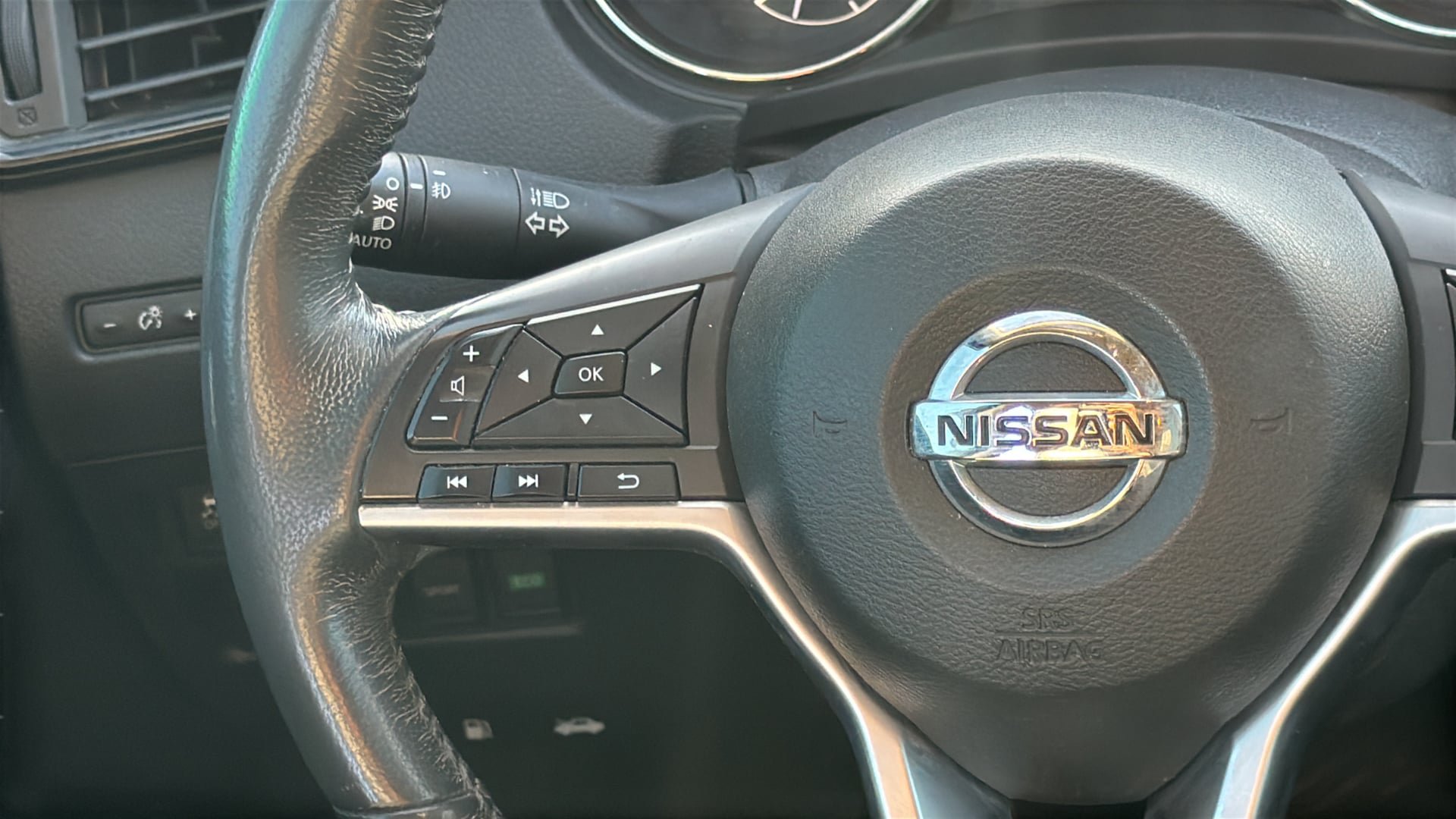 Used 2017 Nissan Rogue SL w/ SL Premium Package FWD image 27