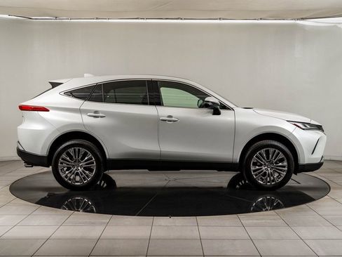 Used 2023 Toyota Venza Limited image 11