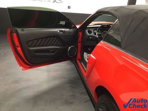 Used 2012 Ford Mustang GT Premium image 28