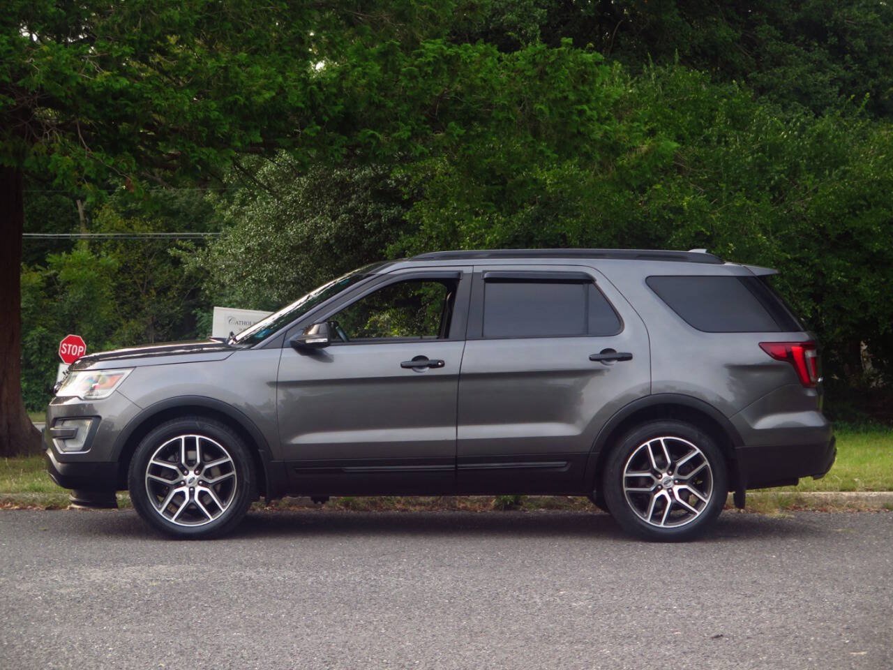 Used 2016 Ford Explorer Sport w/ Equipment Group 401A AWD/4WD image 2