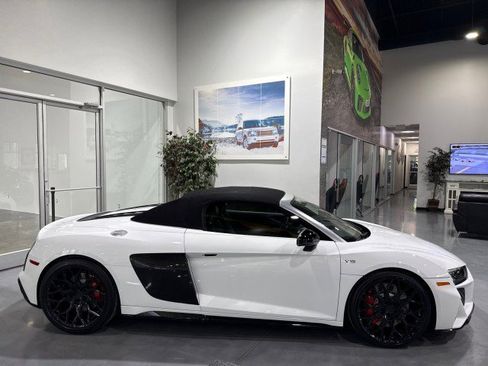 Used 2020 Audi R8 V10 w/ 20" Wheel Package image 5
