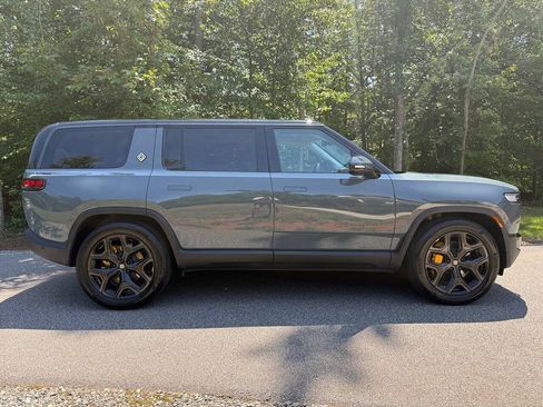 Used 2026 Rivian R1S Premium AWD/4WD image 1