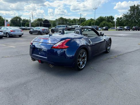 Used 2016 Nissan 370Z Touring Sport image 3