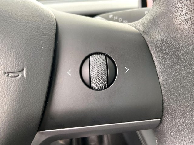 Used 2025 Tesla Model Y Long Range RWD image 21