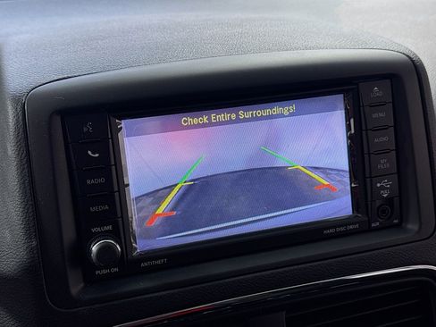 Used 2019 Dodge Grand Caravan SE image 2