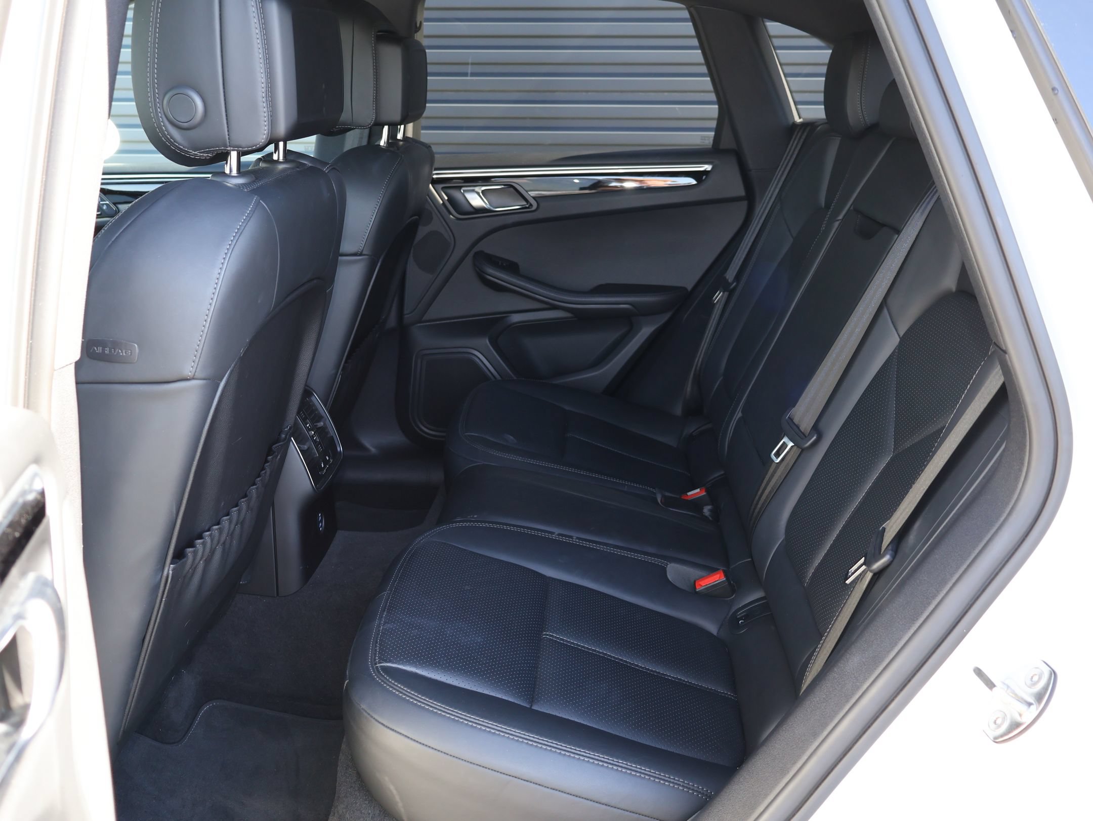 Used 2023 Porsche Macan AWD/4WD image 27