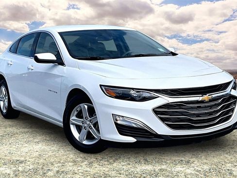 Used 2024 Chevrolet Malibu LS image 1