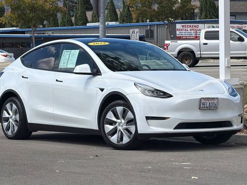 Used 2023 Tesla Model Y Long Range AWD/4WD image 2