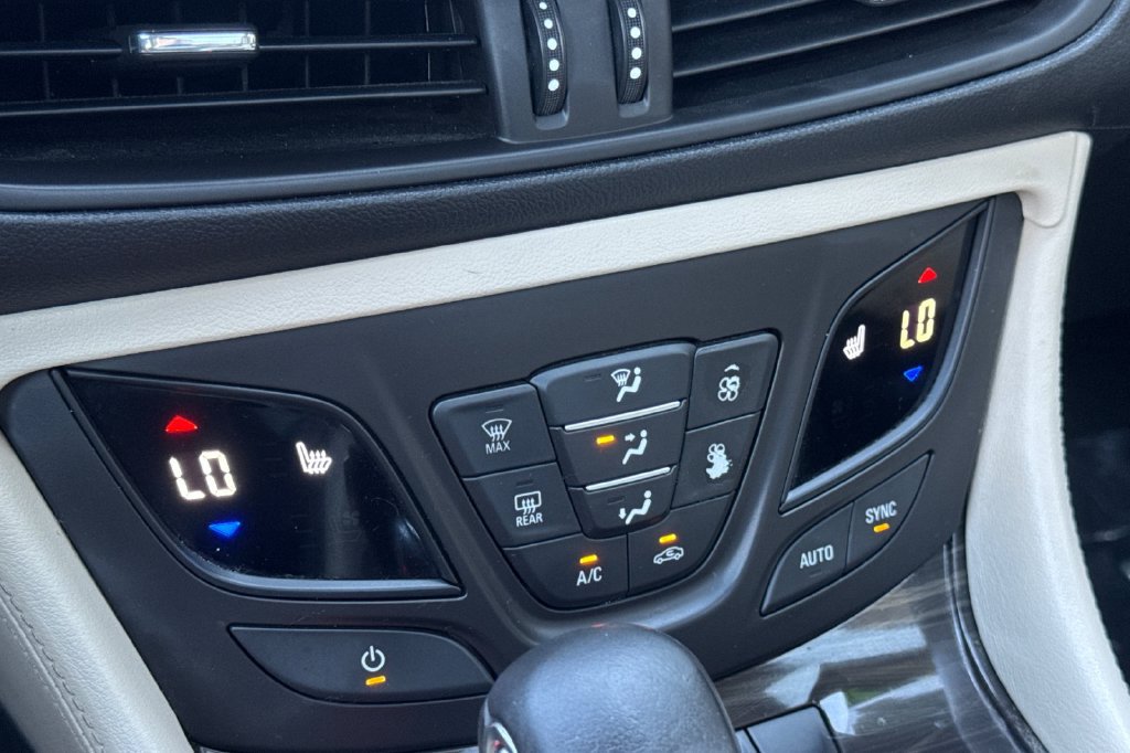 Used 2019 Buick Envision Essence AWD/4WD image 21