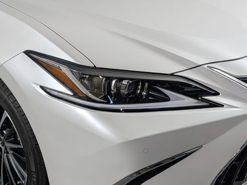 Used 2025 Lexus ES 300h 300h image 15