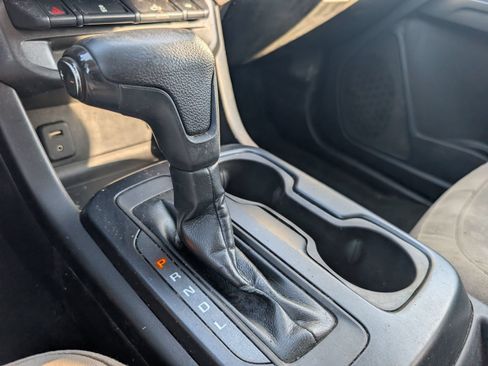 Used 2018 Chevrolet Colorado W/T w/ Custom Special Edition RWD image 9