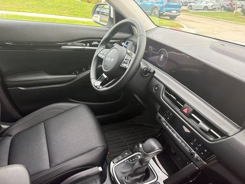 Used 2025 Kia Seltos EX AWD/4WD image 18